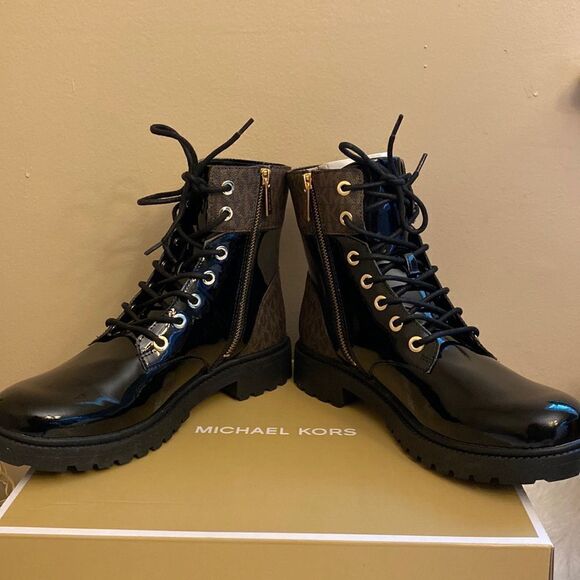 NIB Michael Kors Alistair Lace-Up Lug Sole Combat Booties 💕 - Size 9.5 - Picture 8 of 14